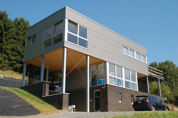 Maison en bois sur pilotis 